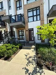 145 Canon Jackson Drive TH104, Toronto W04, ON M6M 0E1