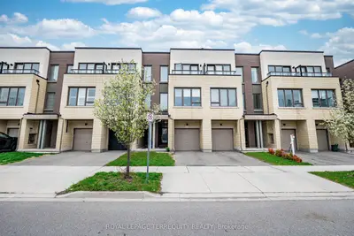 Att/Row/Townhouse in Oakville
