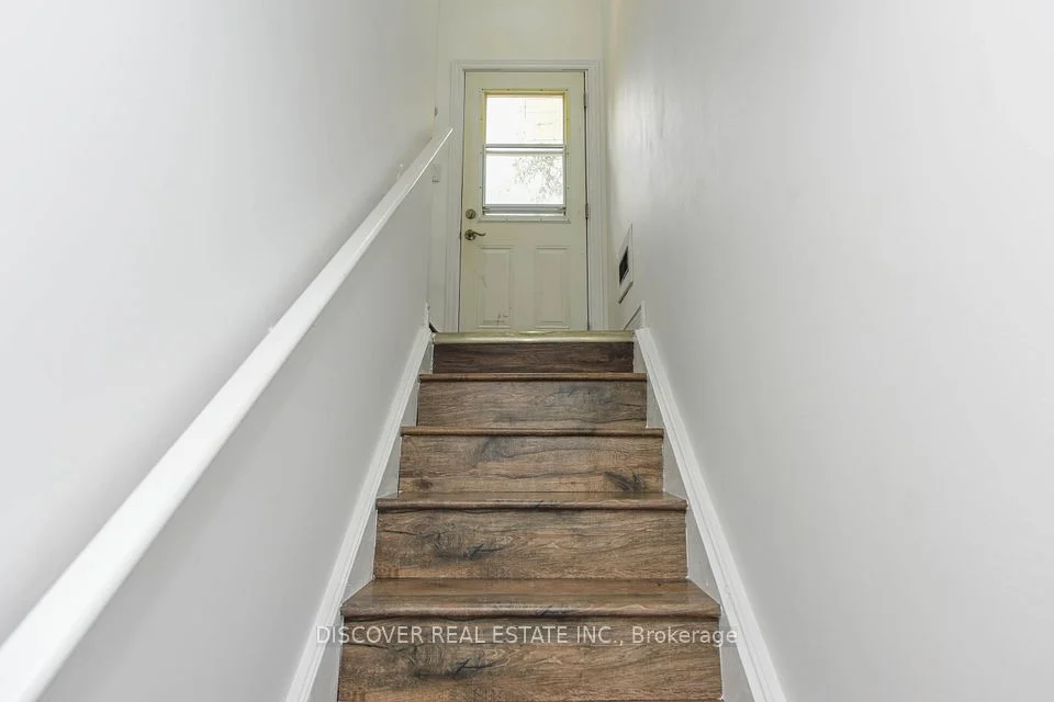 809 Bloor Street Bsmt, Mississauga, On L4y 2m8