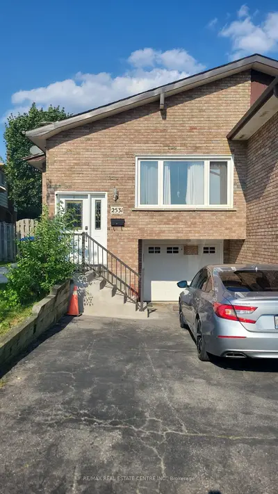 Semi-Detached in Mississauga