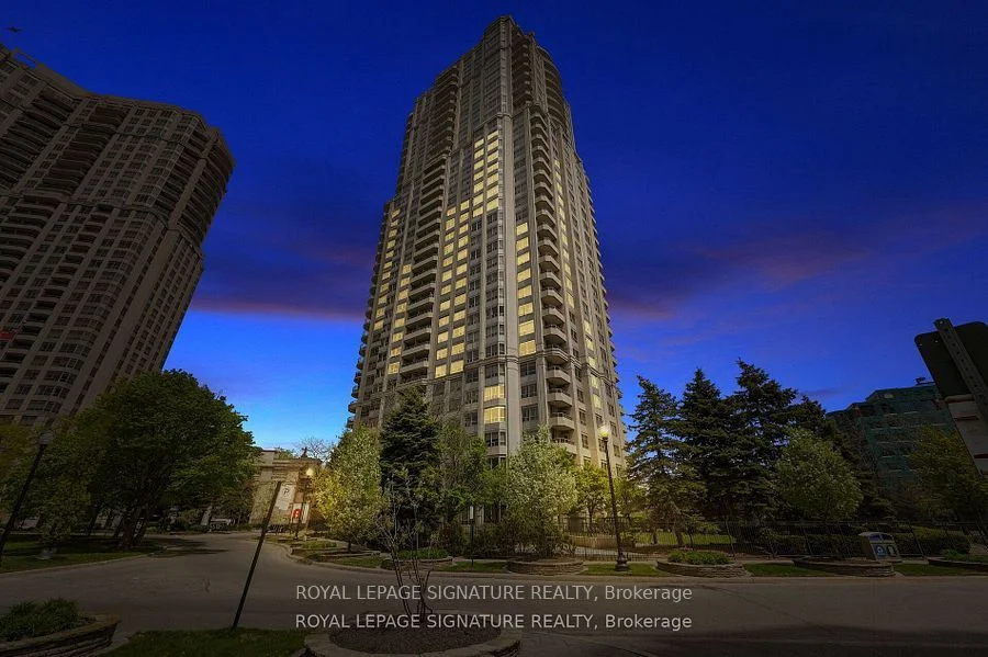 25 Kingsbridge Garden Circle 923, Mississauga, ON L5R 4B1