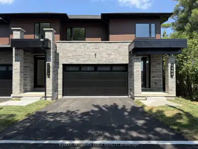 Condo Townhouse in Burlington