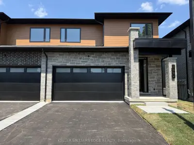 Condo Townhouse in Burlington