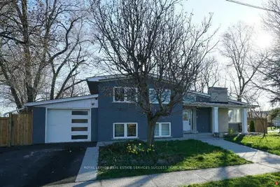 Detached in Oakville