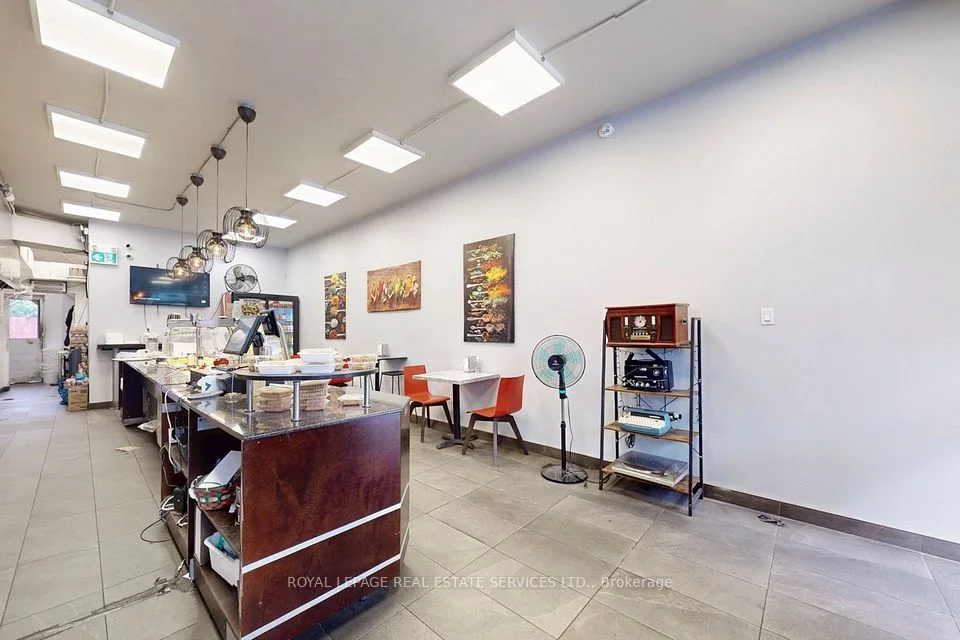 1176 The Queensway , Toronto W08, ON M8Z 1R5