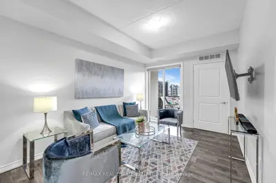 Condo Apartment in Milton
