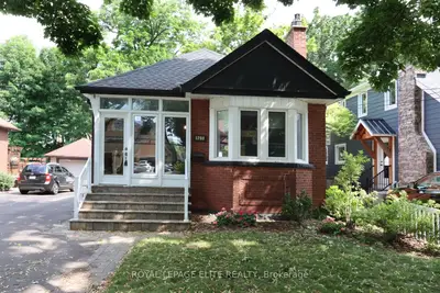 Detached in Burlington