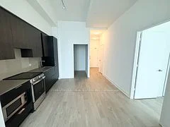3900 Confederation Parkway 5909, Mississauga, ON L5B 0M3