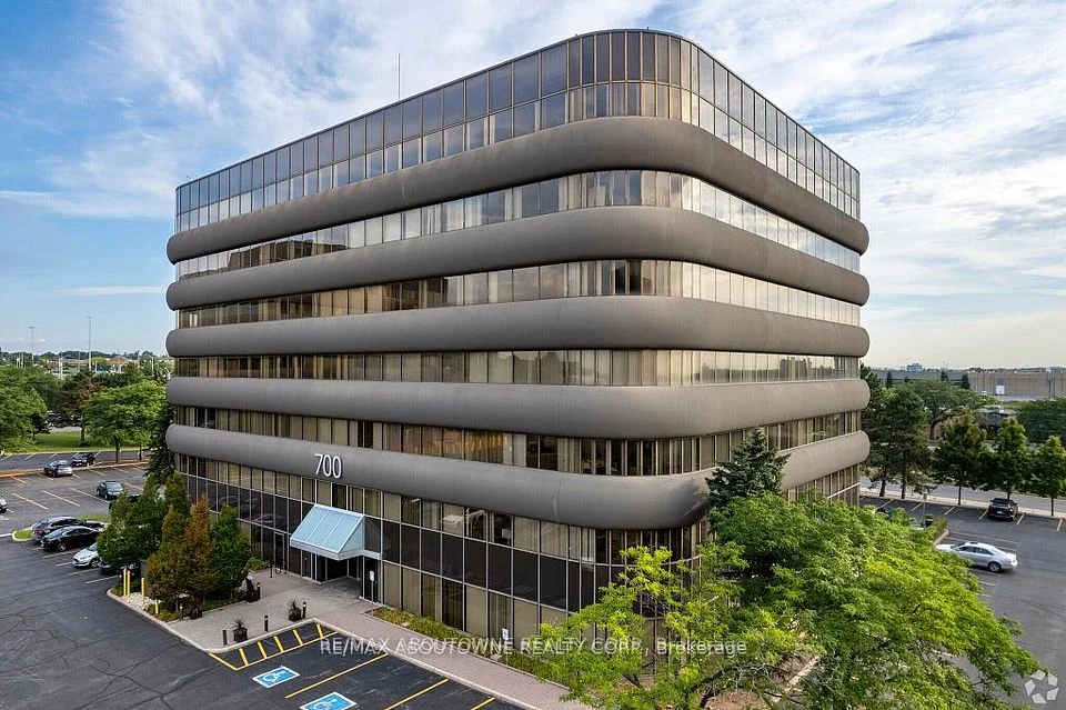 700 Dorval Drive 601, Oakville, ON L6K 3V7