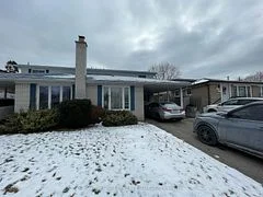 1724 Oberon Crescent, Mississauga, ON L4X 2K8