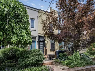 Att/Row/Townhouse in Toronto