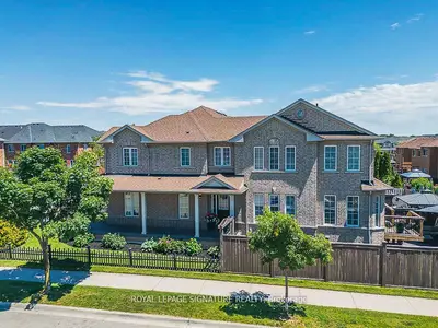 Att/Row/Townhouse in Burlington