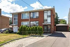 17 Pamille Place Main Fl, Toronto W04, ON M6M 3A9