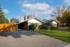 4230 Bloor Street W Upper, Toronto W08, ON M9C 1Z7