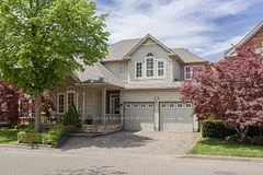 5651 Roseville Court, Burlington, ON L7L 6V4