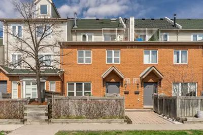 Condo Townhouse in Mississauga
