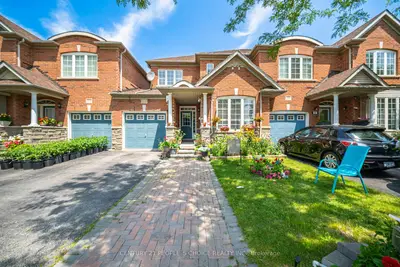Att/Row/Townhouse in Brampton