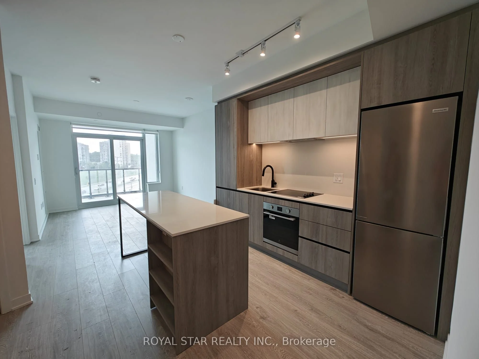 2495 Eglinton Avenue 611, Mississauga, ON L5M 2T2