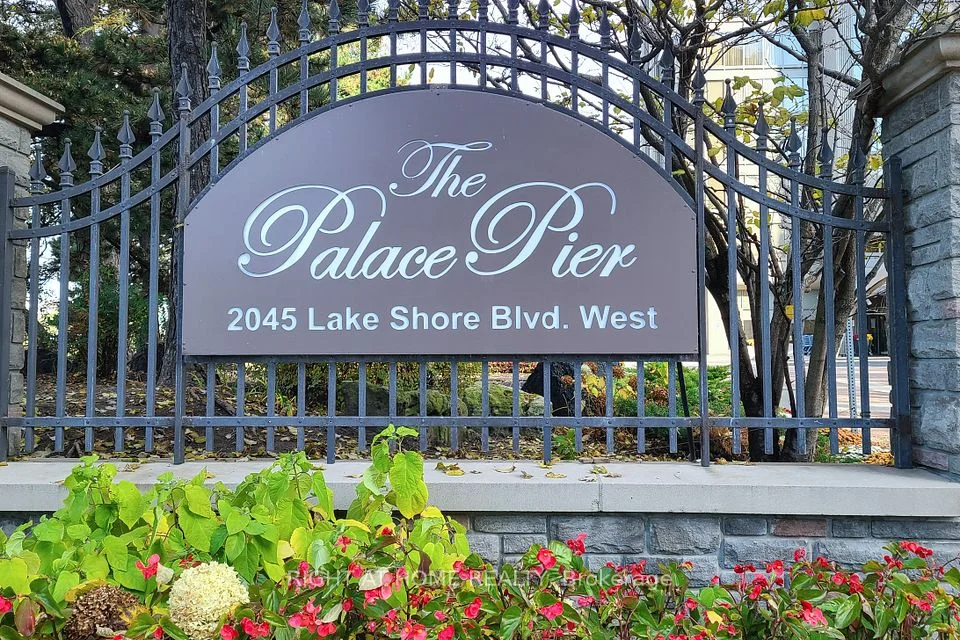 2045 Lake Shore Boulevard W 507, Toronto W06, ON M8V 2Z6