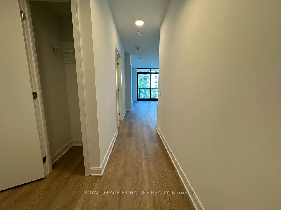 86 Dundas Street 414, Mississauga, ON L5A 1W4