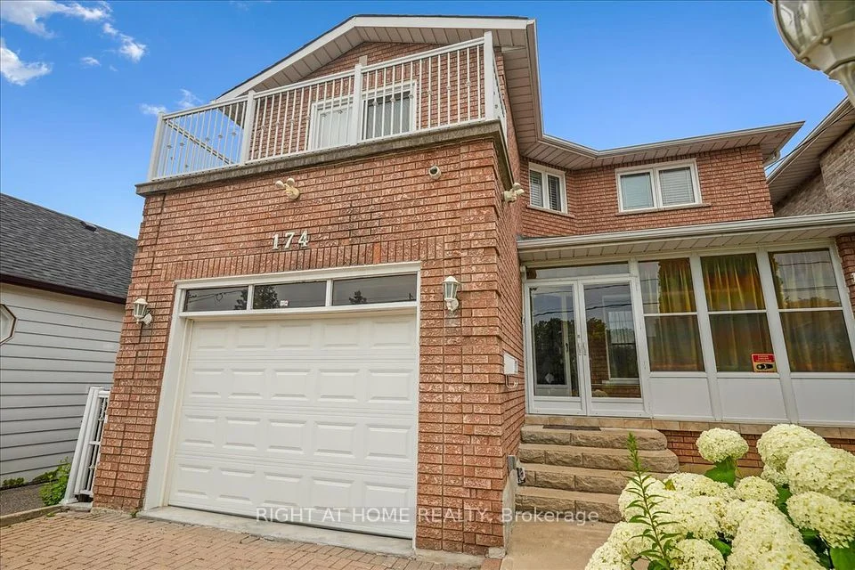 174 Strathnairn Avenue, Toronto W04, ON M6M 2G1