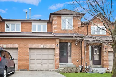 Condo Townhouse in Mississauga
