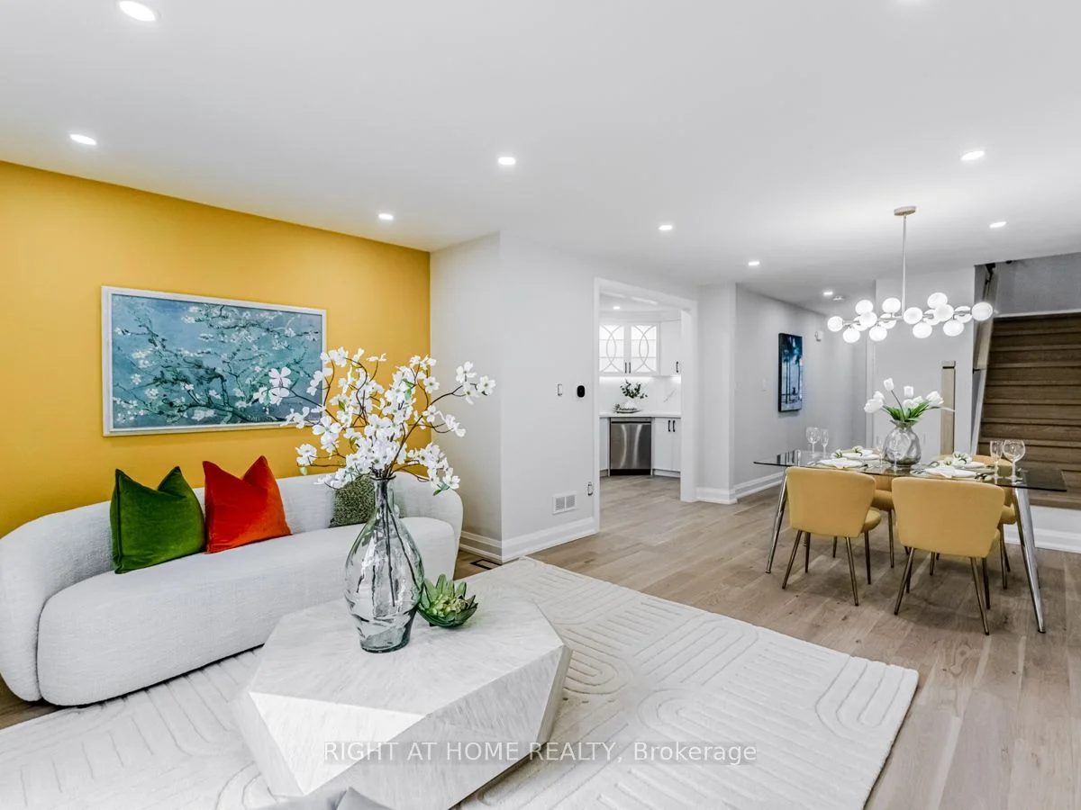 Att/Row/Townhouse in Oakville