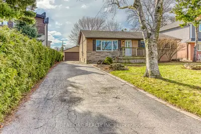 Detached in Burlington