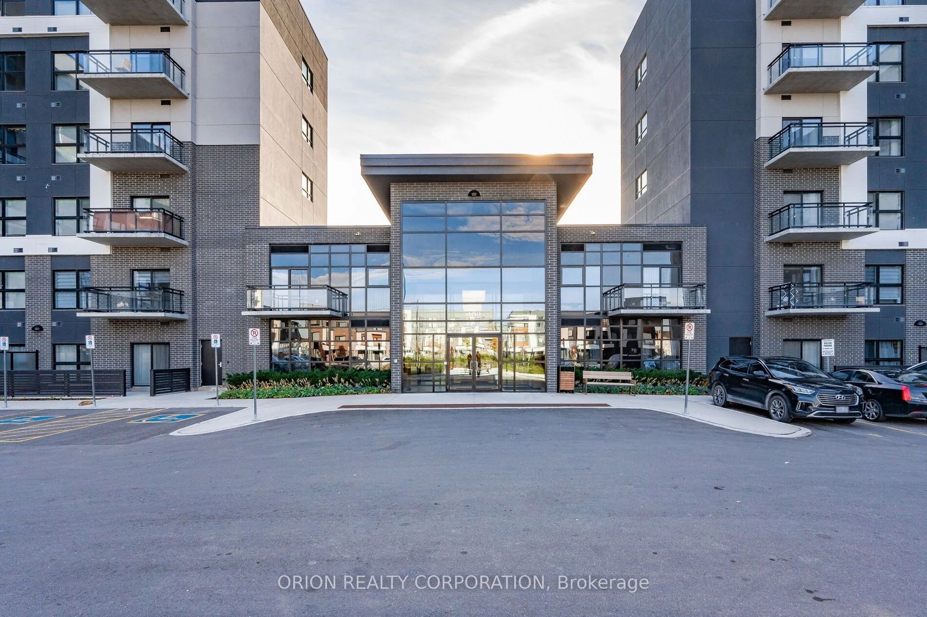 102 Grovewood Common Circle 311, Oakville, ON L6H 0X2