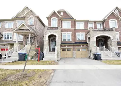 Att/Row/Townhouse in Brampton