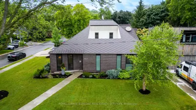 Detached in Burlington