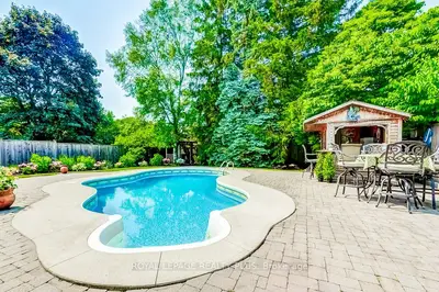 Detached in Burlington