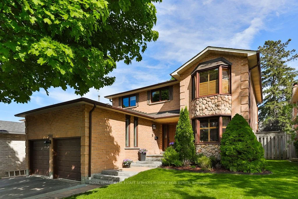 1910 Stoneybrook Court, Mississauga, ON L5L 3W2
