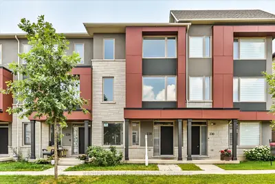 Att/Row/Townhouse in Oakville