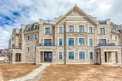 Att/Row/Townhouse in Oakville