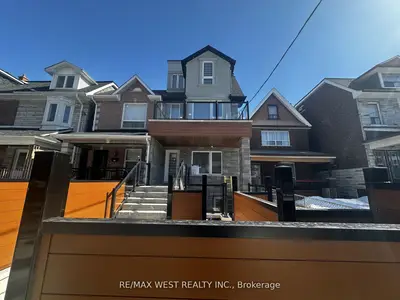 Triplex in Toronto