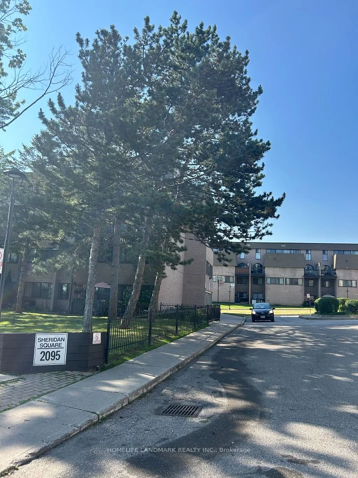 2095 Roche Court 284, Mississauga, ON L5K 2C8