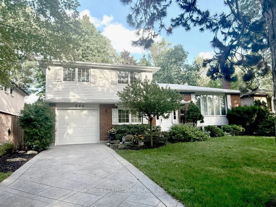 228 Sunrise Crescent, Oakville, ON L6L 3L3
