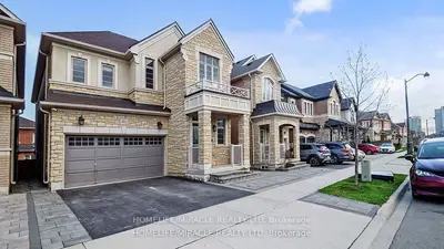 Detached in Oakville
