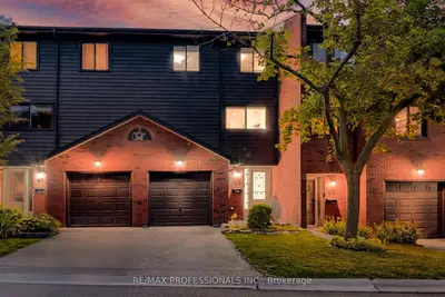 Condo Townhouse in Mississauga