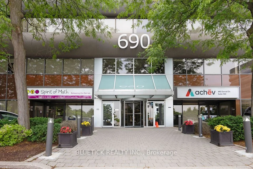 690 Dorval Drive 702, Oakville, ON L6K 3V7