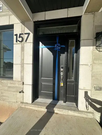 Att/Row/Townhouse in Oakville