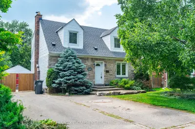 Detached in Burlington