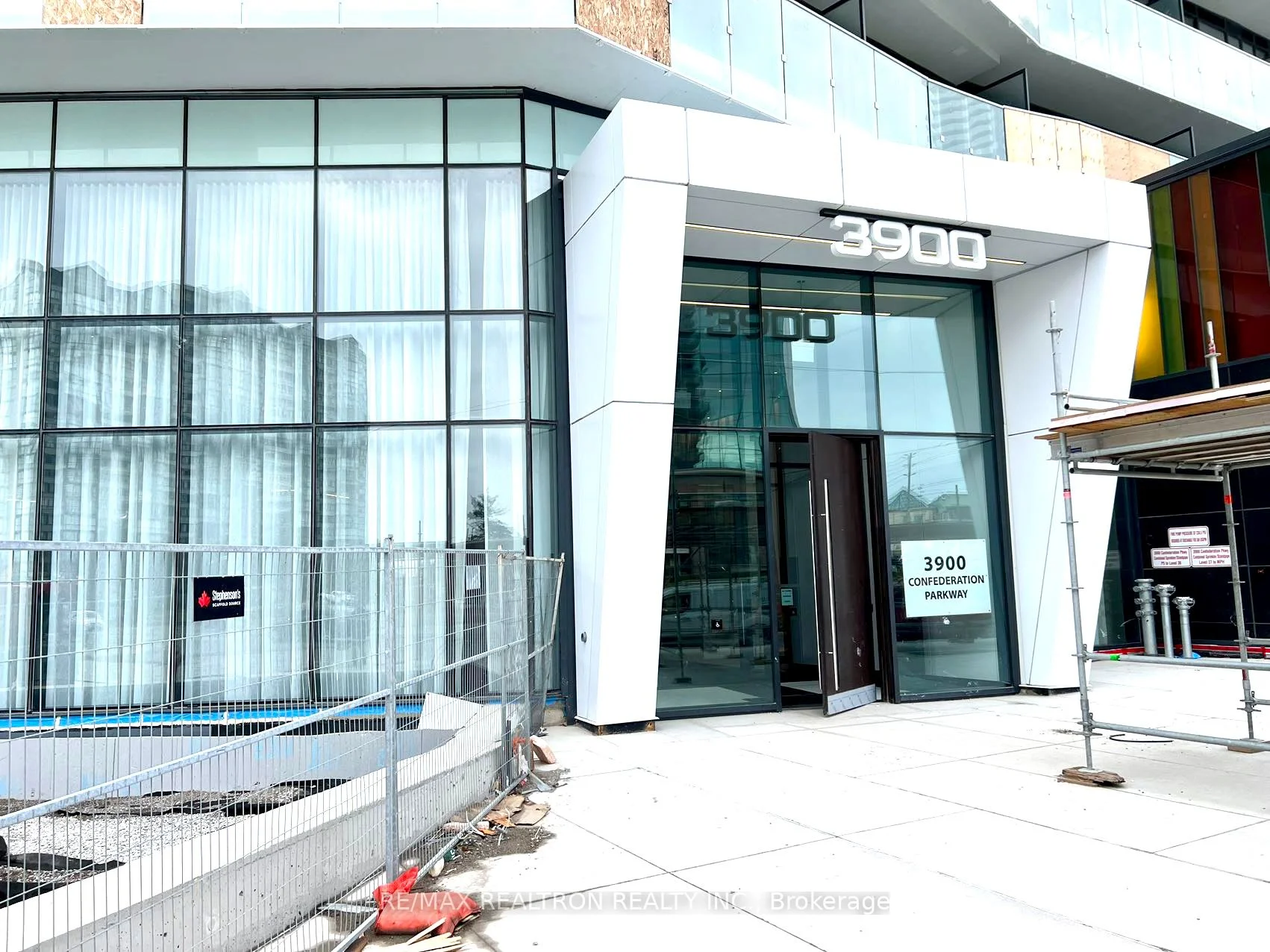 3900 Confederation Parkway 1702, Mississauga, On L5b 0m3