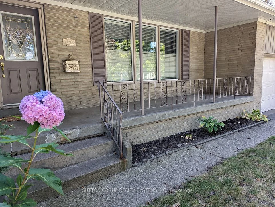 1292 Twin Oaks Dell, Mississauga, ON, L5H 3J8