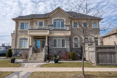 Att/Row/Townhouse in Brampton