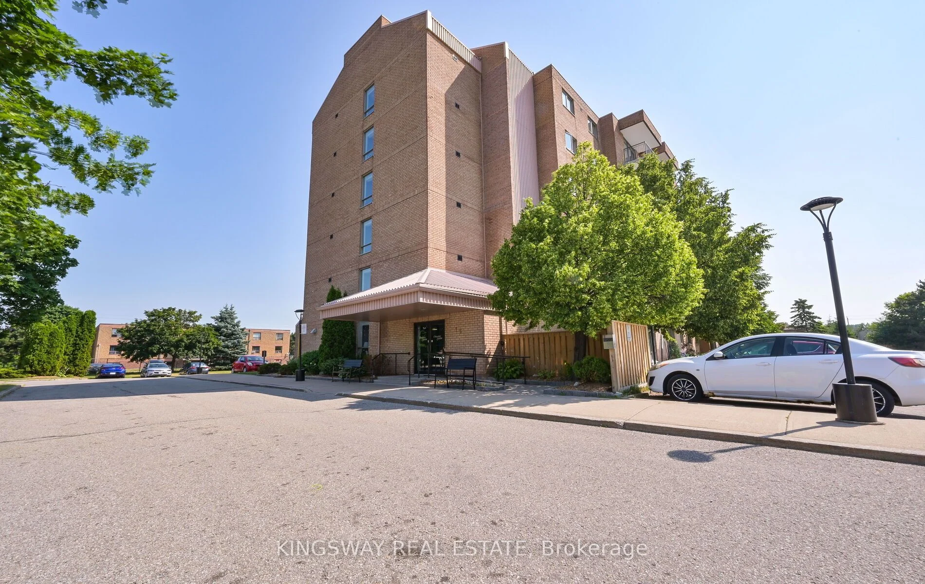 16 Fourth Street 11, Orangeville, ON L9W 4N7