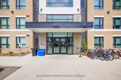 Condo Apartment in Milton