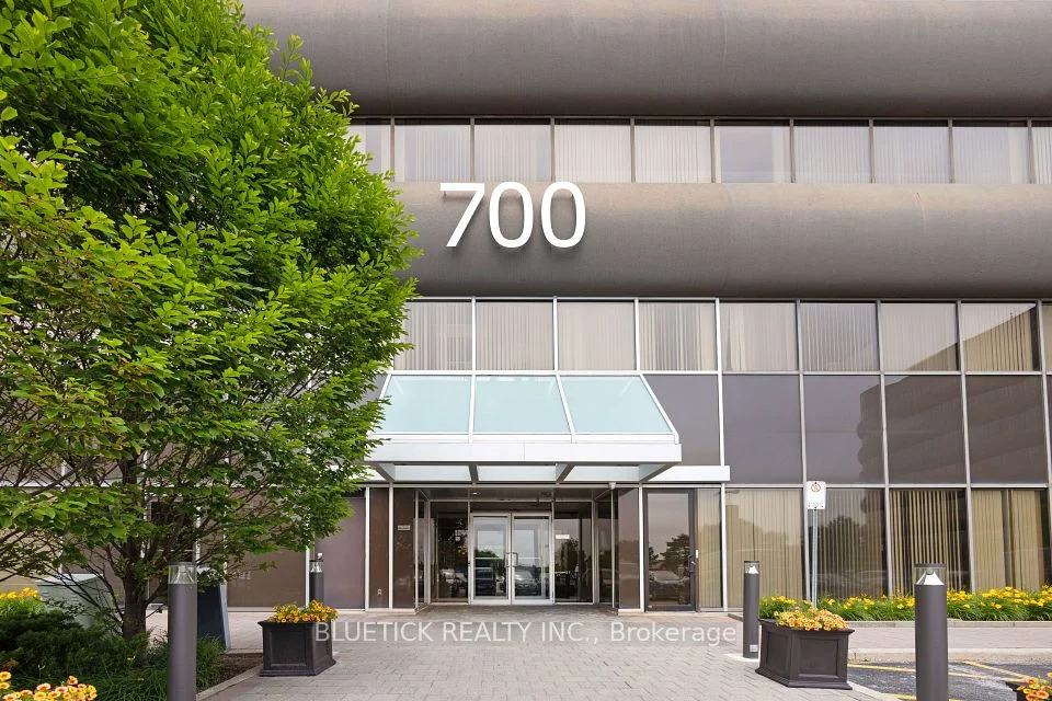 700 Dorval Drive 302, Oakville, ON L6K 3V7