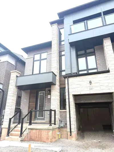 Att/Row/Townhouse in Oakville